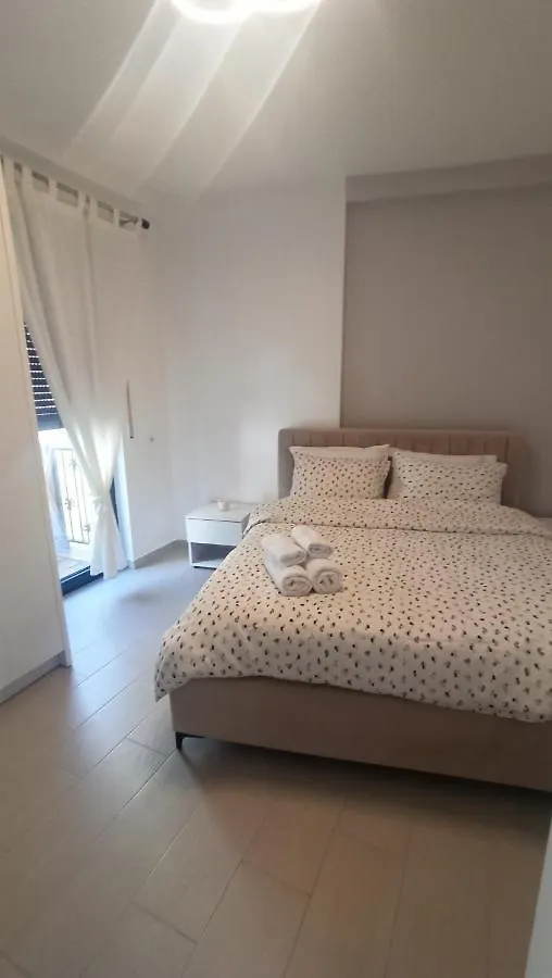 Serenade Apartment Korce 0*,